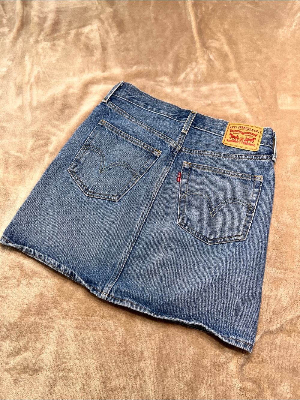 LEVI'S Fitted Medium Blue Wash High Waist Denim Mini Skirt - Sz 24